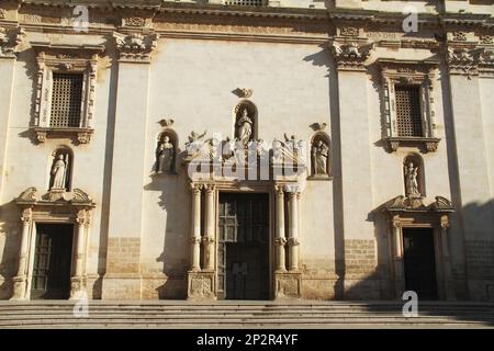 Galatina, Italie. Vue extérieure de l'église catholique des Saints Pierre et Paul datant du 17th siècle. Banque D'Images