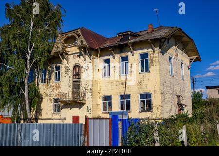 SERPUHOV, RUSSIE - AOÛT 2017 : ancien bâtiment de la gare 'Oka' à Serpukhov. Direction Kurskoe, chemin de fer de Moscou Banque D'Images