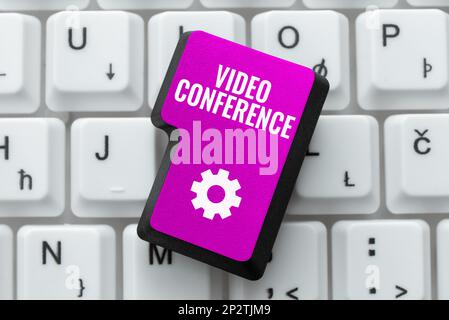 Affiche la vidéo conférence. Les personnes qui se trouvent dans des lieux éloignés ont des idées pour organiser des réunions en face à face Banque D'Images