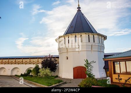 SERPUHOV, RUSSIE - AOÛT 2017 : monastère de Vysotsky (monastère de Vysotskiy).Monastère orthodoxe à Serpukhov Banque D'Images