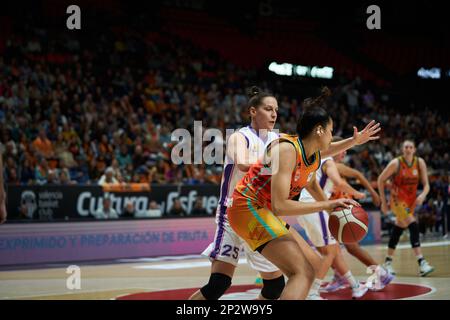 Valence, Espagne. 04th mars 2023. NOA Morro de Valence Panier en action pendant la Liga Femenina Endesa J24 entre Valencia basket Club et CDB Clarinos Tenerife au Fuente de San Luis Sport Hall. (Score final; Valencia basket 92:63 CDB Clarinos Tenerife). Crédit : SOPA Images Limited/Alamy Live News Banque D'Images