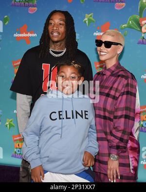 04 mars 2023 - Los Angeles, Californie - Wiz Khalifa, (au centre) Sebastian Taylor Thomaz et Amber Rose. Nickelodeon's 2023 Kids' Choice Awards au Microsoft Theater. Banque D'Images