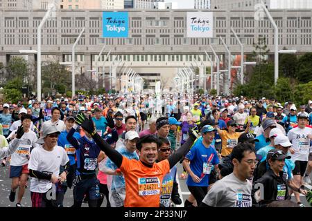 Tokyo, Japon. 5th mars 2023. Les coureurs commencent le marathon de Tokyo à Tokyo, dimanche, 5 mars 2023. (Credit image: © POOL via ZUMA Press Wire) USAGE ÉDITORIAL SEULEMENT! Non destiné À un usage commercial ! Banque D'Images
