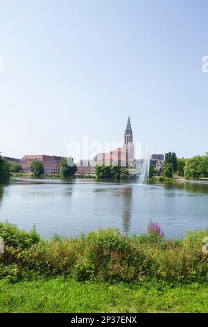 Petit Kiel avec hôtel de ville, tour de l'hôtel de ville et opéra, Kiel, capitale de l'État, Schleswig-Holstein, Allemagne Banque D'Images