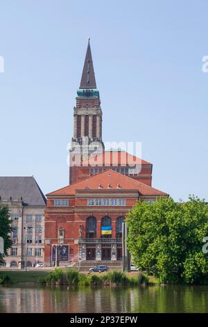 Petit Kiel avec hôtel de ville, tour de l'hôtel de ville et opéra, Kiel, capitale de l'État, Schleswig-Holstein, Allemagne Banque D'Images