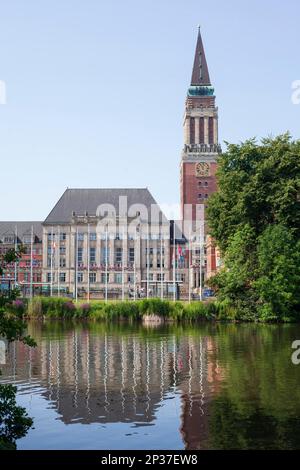 Petit Kiel avec hôtel de ville, tour de l'hôtel de ville et opéra, Kiel, capitale de l'État, Schleswig-Holstein, Allemagne Banque D'Images