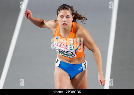 ISTANBUL, TURQUIE - MARS 5: Zoe Sedney des pays-Bas en compétition dans les 60m haies femmes pendant le jour 3 des Championnats européens d'athlétisme en salle à l'Atakoy Athletics Arena sur 5 mars 2023 à Istanbul, Turquie (photo par l'Agence Nikola Krstic/BSR) Banque D'Images