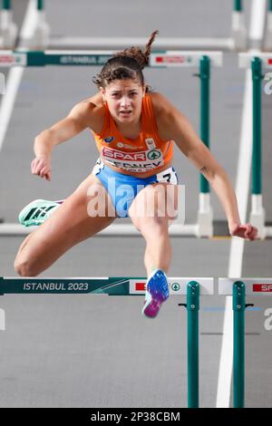 ISTANBUL, TURQUIE - MARS 5: Zoe Sedney des pays-Bas en compétition dans les 60m haies femmes pendant le jour 3 des Championnats européens d'athlétisme en salle à l'Atakoy Athletics Arena sur 5 mars 2023 à Istanbul, Turquie (photo par l'Agence Nikola Krstic/BSR) Banque D'Images