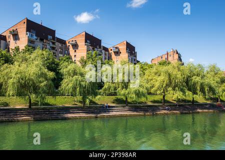 Rivière Ljubljana dans la ville de Ljubljana en Slovénie, le quai de Trnovski pristan. Banque D'Images