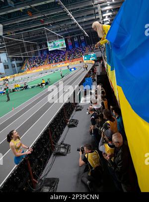 Istanbul, Turquie. 5th mars 2023. Tetyana Stepanova a coaché Yaroslava Mahuchikh d'Ukraine à une autre victoire dans la finale de saut en hauteur des femmes le jour 5 des Championnats européens d'athlétisme en intérieur à l'Ataköy Athletics Arena d'Istanbul, Türkiye. Photo de Gary Mitchell/Alay Live News Banque D'Images