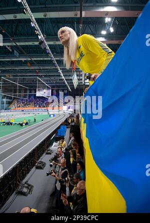 Istanbul, Turquie. 5th mars 2023. Tetyana Stepanova a coaché Yaroslava Mahuchikh d'Ukraine à une autre victoire dans la finale de saut en hauteur des femmes le jour 5 des Championnats européens d'athlétisme en intérieur à l'Ataköy Athletics Arena d'Istanbul, Türkiye. Photo de Gary Mitchell/Alay Live News Banque D'Images