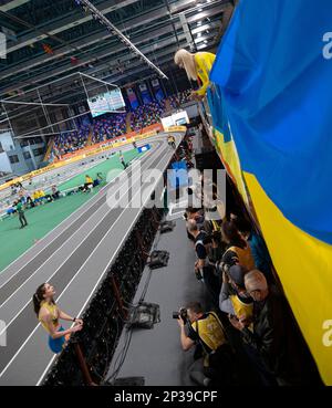 Istanbul, Turquie. 5th mars 2023. Tetyana Stepanova a coaché Yaroslava Mahuchikh d'Ukraine à une autre victoire dans la finale de saut en hauteur des femmes le jour 5 des Championnats européens d'athlétisme en intérieur à l'Ataköy Athletics Arena d'Istanbul, Türkiye. Photo de Gary Mitchell/Alay Live News Banque D'Images