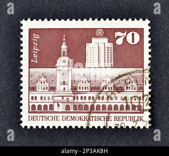 Timbre-poste annulé imprimé par l'Allemagne de l'est, qui montre Leipzig, vers 1974. Banque D'Images