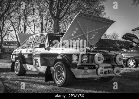 1977 Ford Escort RS ‘VHK74S’ exposé à l’assemblée Ford tenue au Bicester Heritage Centre le 26th février 2023. Banque D'Images