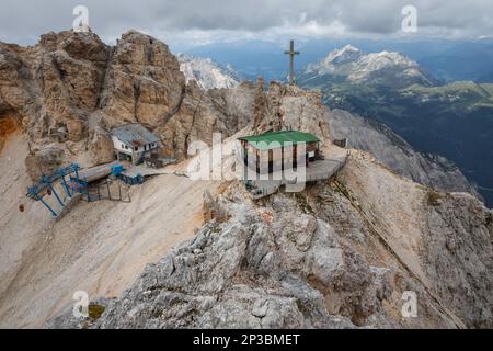 Télécabine pour Forcella Staunies, groupe Monte Cristallo. Banque D'Images