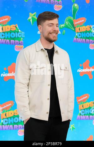 4 mars 2023, Los Angeles, Californie, États-Unis : LOS ANGELES, CA - 4 MARS 2023: MrBeast, Jimmy Donaldson au Nickelodeon 2023 Kids Choice Awards au Microsoft Theatre. (Credit image: © Nina Prommer/ZUMA Press Wire) USAGE ÉDITORIAL SEULEMENT! Non destiné À un usage commercial ! Banque D'Images