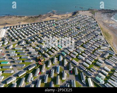 Porthcawl, pays de Galles - Mars 2023 : vue aérienne du parc de caravanes de vacances de Trecco Bay dans le sud du pays de Galles, l'un des plus grands d'Europe. Il est géré par Parkdean . Banque D'Images