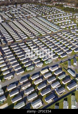 Porthcawl, pays de Galles - Mars 2023 : vue aérienne du parc de caravanes de vacances de Trecco Bay dans le sud du pays de Galles, l'un des plus grands d'Europe. Il est géré par Parkdean . Banque D'Images