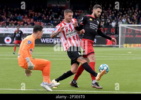 ROTTERDAM - (lr) le gardien de but de Sparta Rotterdam Nick Olij, Mike Eerdhuijzen de Sparta Rotterdam, Nikolas Agrafiotis de sbv Excelsior pendant le match de première ligue néerlandais entre sbv Excelsior et Sparta Rotterdam au stade Van Donge & de Roo sur 5 mars 2023 à Rotterdam, pays-Bas. ANP GERRIT VAN KOLOLEN Banque D'Images