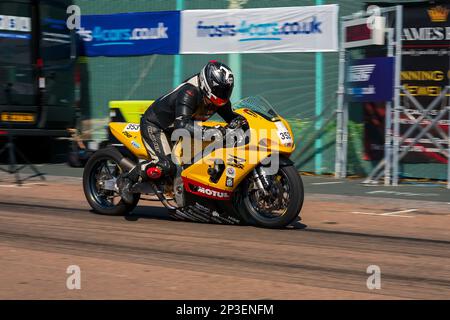 L'événement est actuellement organisé sous la forme d'un sprint de 400 mètres pour les voitures et les motos, sous les auspices de l'Association des sports motorisés. L'événement est organisé par le Brighton et le Hove Motor Club le long de Madeira Drive, Brighton Sea Front, ville de Brighton & Hove, Royaume-Uni. 1st septembre 2018 Banque D'Images