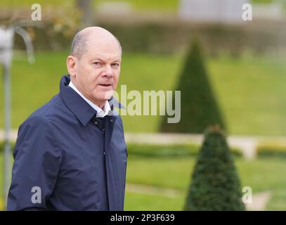 05 mars 2023, Brandebourg, Gransee/OT Meseberg: Le chancelier OLAF Scholz (SPD) arrive à la Maison d'hôtes du gouvernement fédéral pour la réunion privée du Cabinet fédéral. Photo: Soeren Stache/dpa Banque D'Images