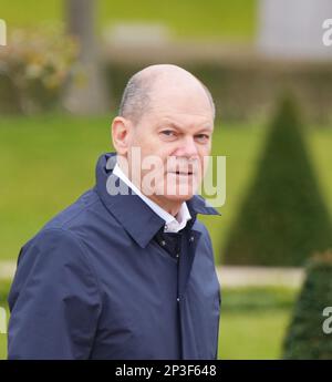 05 mars 2023, Brandebourg, Gransee/OT Meseberg: Le chancelier OLAF Scholz (SPD) arrive à la Maison d'hôtes du gouvernement fédéral pour la réunion privée du Cabinet fédéral. Photo: Soeren Stache/dpa Banque D'Images