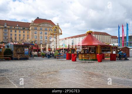 Place Altmarkt avec foire du marché d'automne de Dresde - Dresde, Saxe, Allemagne Banque D'Images