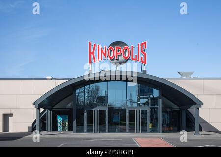 Koblenz, Allemagne - 20 février 2023 : entrée et façade du cinéma local de Kinopolis. Kinopolis est une chaîne de cinémas dans plus de dix villes de GE Banque D'Images