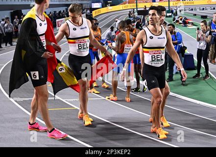 L'équipe belge des Tornados célèbre après avoir remporté la finale du relais 4 x 400 m masculin lors de l'édition 37th des Championnats d'athlétisme en salle européens, à Istanbul, en Turquie, le dimanche 05 mars 2023. Les championnats ont lieu du 2 au 5 mars. BELGA PHOTO JASPER JACOBS Banque D'Images