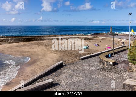 Plage de sable de Bajamar à Tenerife, îles Canaries. Banque D'Images
