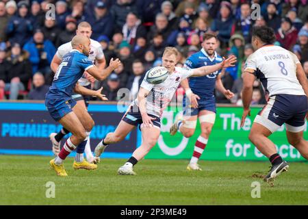 Tom O’Flaherty #11 de sale Sharks passe le ballon le match Gallagher Premiership sale Sharks vs Saracens au stade AJ Bell, Eccles, Royaume-Uni, 5th mars 2023 (photo de Steve Flynn/News Images) à Eccles, Royaume-Uni, le 3/5/2023. (Photo de Steve Flynn/News Images/Sipa USA) Banque D'Images