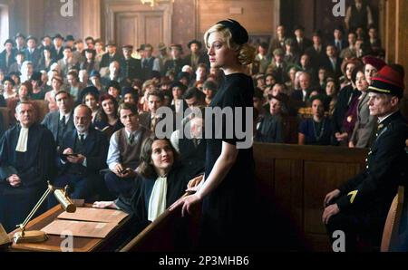 La mine crime is est un film de comédie de crime français réalisé en 2023 par François Ozon avec Nadia Tereszkiewicz, Rebecca Marder, Isabelle Huppert, Fabrice Luchini, Dany Boon, Et André Dussollier. Cette photographie est à usage éditorial exclusif et est le droit d'auteur de la compagnie de film et/ou le photographe assigné par la compagnie de film ou de production et ne peut être reproduite que par des publications en conjonction avec la promotion du film ci-dessus. Un crédit obligatoire pour la société de cinéma est requis. Le photographe doit également être crédité lorsqu'il est connu. Banque D'Images