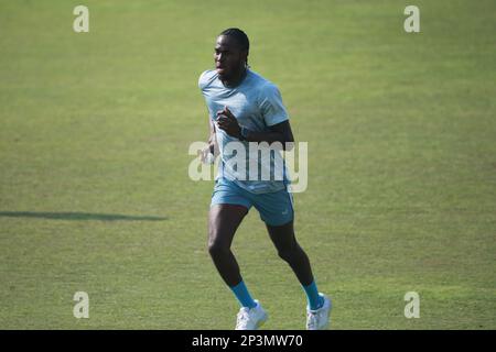 Jofra Archer, un joueur de football rapide, participe à l'entraînement de l'équipe internationale de cricket d'un jour en Angleterre avant le troisième et dernier match de la série ODI à Zahu Banque D'Images