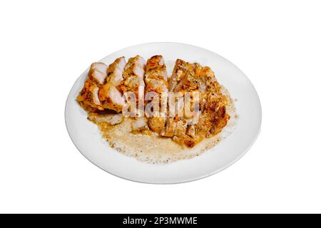 Grande assiette de viande, isolée sur fond blanc. Tranché de boeuf sans os. Un énorme morceau de viande cuite au four Banque D'Images