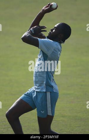 Jofra Archer, un joueur de football rapide, participe à l'entraînement de l'équipe internationale de cricket d'un jour en Angleterre avant le troisième et dernier match de la série ODI à Zahu Banque D'Images