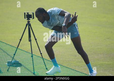 Jofra Archer, un joueur de football rapide, participe à l'entraînement de l'équipe internationale de cricket d'un jour en Angleterre avant le troisième et dernier match de la série ODI à Zahu Banque D'Images