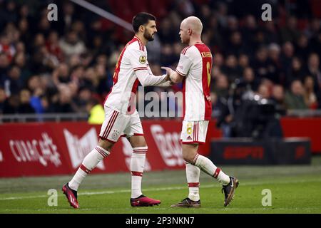 AMSTERDAM - (lr) Florian Grillitsch d'Ajax, Davy Klaassen d'Ajax lors du match de première ligue néerlandais entre Ajax Amsterdam et NEC Nijmegen à la Johan Cruijff Arena sur 5 mars 2023 à Amsterdam, pays-Bas. ANP MAURICE VAN STONE Banque D'Images