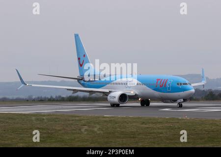 G-TAWN Boeing 737-8K5 TUI Airways Bristol Airport EGGD 04/03/2023 Banque D'Images