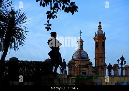 Monument à la torero Juan Belmonte, avec la chapelle de Carmen. Séville, Andalousie, espagne. Banque D'Images