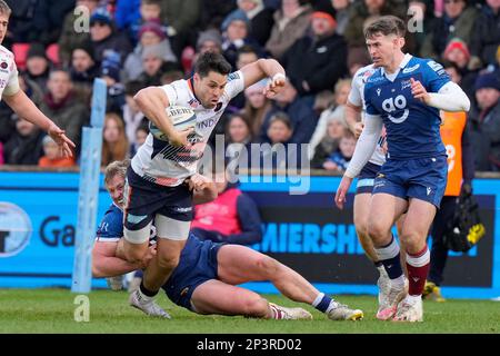 Eccles, Royaume-Uni. 05th mars 2023. Sean Maitland #14 de Saracens est attaqué par Tommy Taylor #16 de sale Sharks pendant le match de Premiership Gallagher sale Sharks vs Saracens au stade AJ Bell, Eccles, Royaume-Uni, 5th mars 2023 (photo de Steve Flynn/News Images) à Eccles, Royaume-Uni, le 3/5/2023. (Photo de Steve Flynn/News Images/Sipa USA) crédit: SIPA USA/Alay Live News Banque D'Images