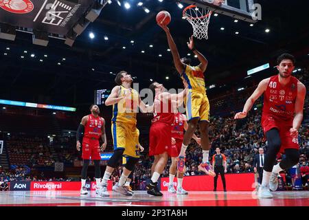 Milan, Italie. 05th mars 2023. Trevor Thompson (Givova Scafati) pendant EA7 Emporio Armani Milano contre Givova Scafati, Italien Basketball A Serie Championship à Milan, Italie, 05 mars 2023 Credit: Independent photo Agency/Alay Live News Banque D'Images