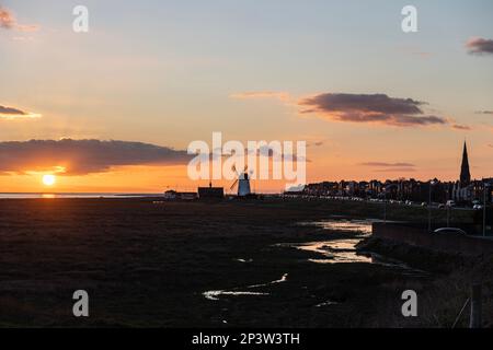 Lytham Windmill au coucher du soleil, Lytham St Annes, Fylde dans Lancashire, Angleterre. Banque D'Images