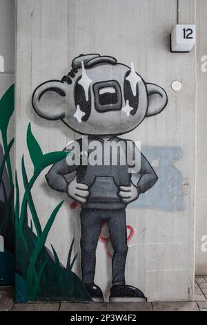 Art de rue à usage éditorial exclusif : graffiti mural de l'artiste russe Ivan Seriy à Asemapällikönkatu 12 dans le quartier Itä-Pasila d'Helsinki, en Finlande. Banque D'Images