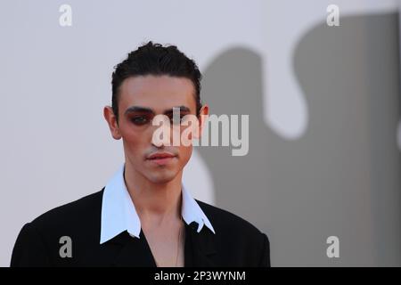 Michele Bravi tapis rouge mostra del Cinema di Venezia 2022 Banque D'Images