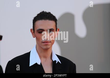 Michele Bravi tapis rouge mostra del Cinema di Venezia 2022 Banque D'Images