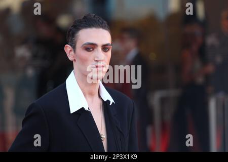 Michele Bravi tapis rouge mostra del Cinema di Venezia 2022 Banque D'Images