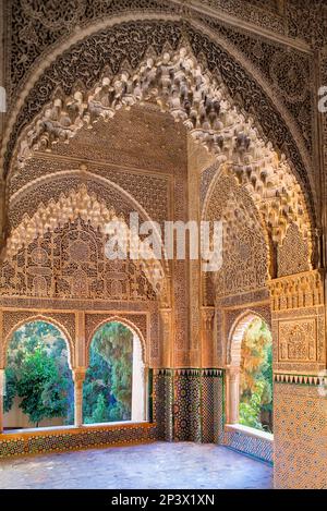 Daraxa ou Lindaraja point de vue, mirador de Daraxa o Lindáraja, dans la salle Ajimeces, le Palais des Lions, les palais Nazaries, Alhambra, Grenade Andalousie, Spa Banque D'Images