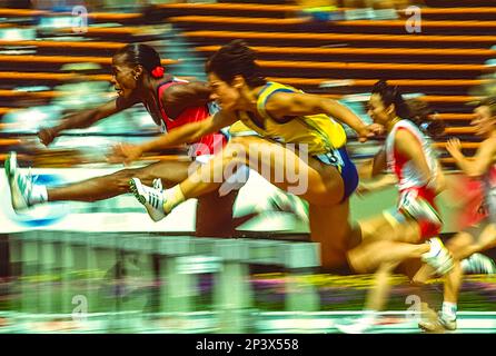 Jackie Joyner-Kersee en compétition à l'Heptathlon aux Championnats du monde de terrain et de piste de plein air 1991 Banque D'Images