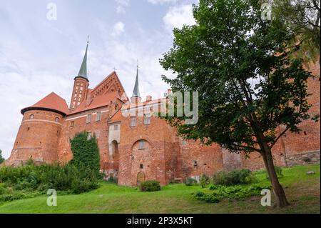 Frombork est célèbre pour le château, la cathédrale et l'astronome Nicolaus Copernic qui a vécu et travaillé ici en 1521-1543. Pologne. Banque D'Images