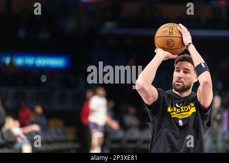 Los Angeles, États-Unis. 05th mars 2023. Basketball : NBA, Los Angeles Lakers - Golden State Warriors, partie principale, partie principale, 130th jours de match. Klay Thompson des Golden State Warriors se réchauffe. Credit: Maximilian Haupt/dpa/Alay Live News Banque D'Images